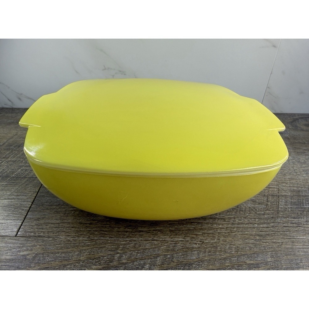 PYREX Pyrex Primary Yellow Hostess 525B-025 Square Dish w/Lid 2.5 Qt
